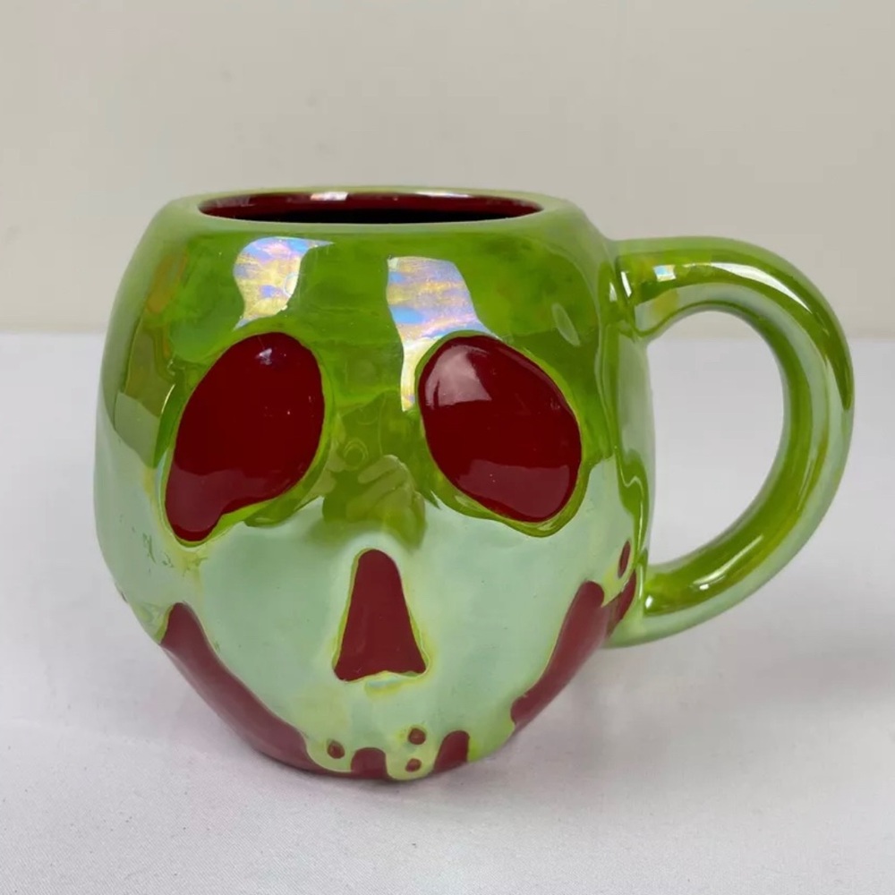 Disney Villains Snow White Wicked Queen Poison Apple Lustre Mug Cup NEW